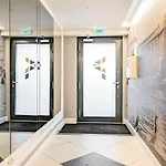 Vibrant Bright & Stylish Flat -