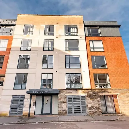 Vibrant Bright & Stylish Flat - *