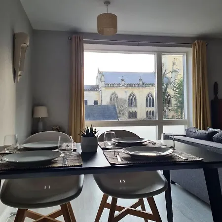 Vibrant Bright & Stylish Flat - *