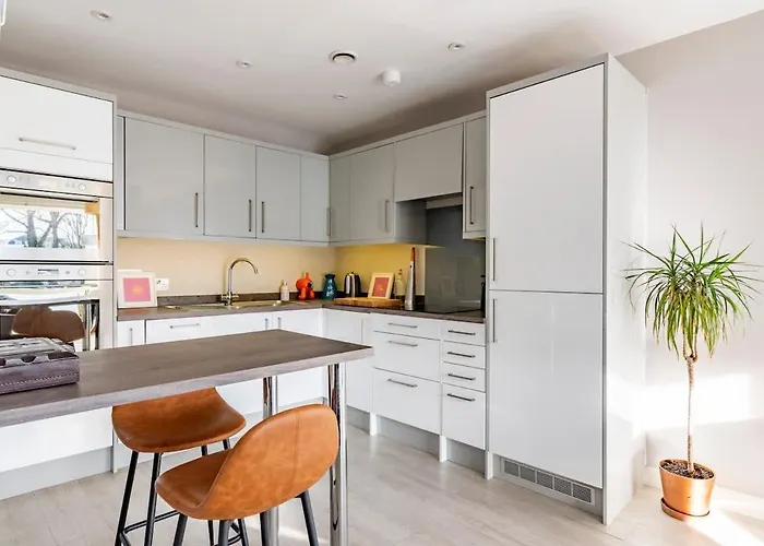 Apartament Vibrant Bright & Stylish Flat -