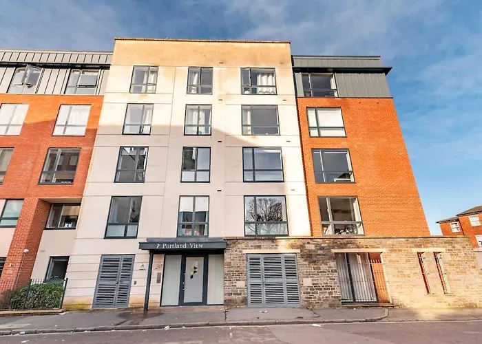 Vibrant Bright & Stylish Flat - *