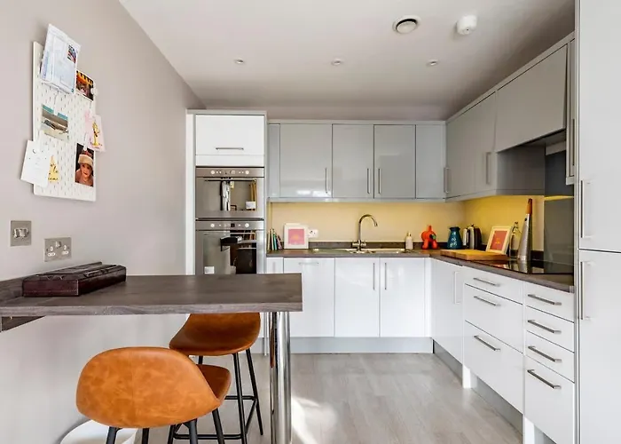 Apartament Vibrant Bright & Stylish Flat - *