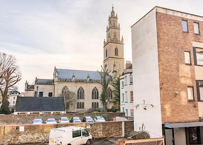 Vibrant Bright & Stylish Flat -