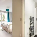 Vibrant Bright & Stylish Flat - *